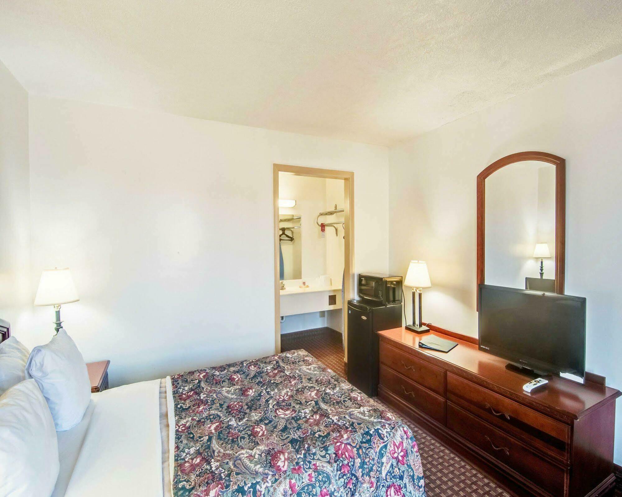 Econo Lodge Marion I-81 מראה חיצוני תמונה